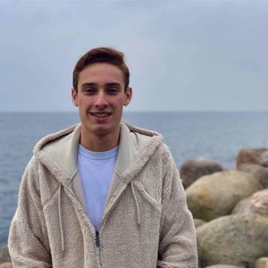 Meet your Posher, Aaron